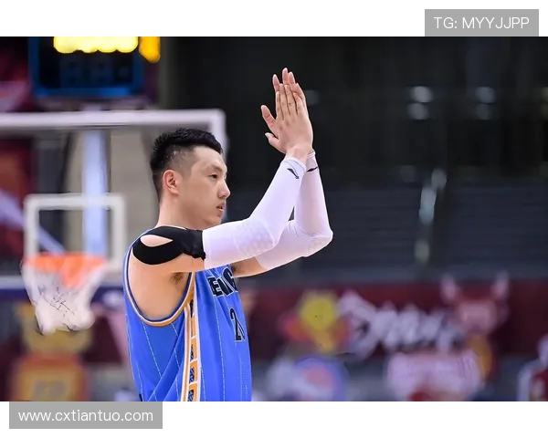 翟晓川：从篮球场上的拼搏者到生活中的追梦人，展现无限可能与坚持精神